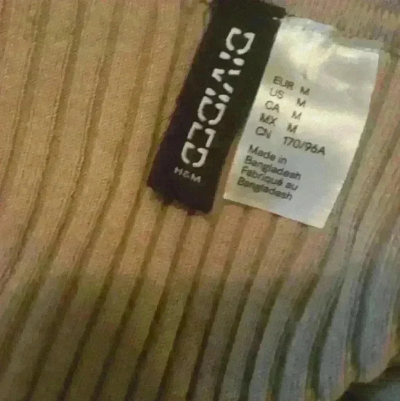 Divided tan crop light weight  sweater size medium - Picture 4 of 4